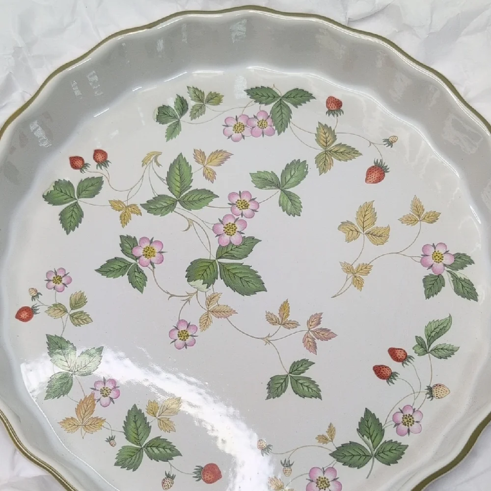Wedgwood Cookware Vintage Wild Strawberry Flan Dish 8.6